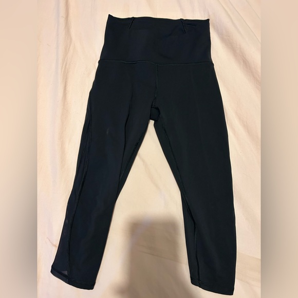 Lululemon capris size 6 - Picture 1 of 4